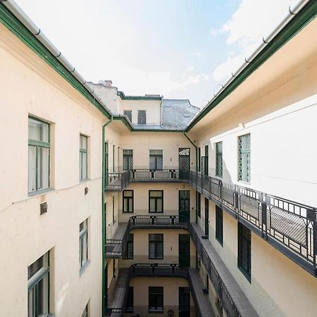 Vaci Street Apartments Budapeste Exterior foto