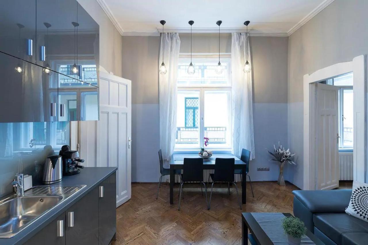 Vaci Street Apartments Budapeste Exterior foto