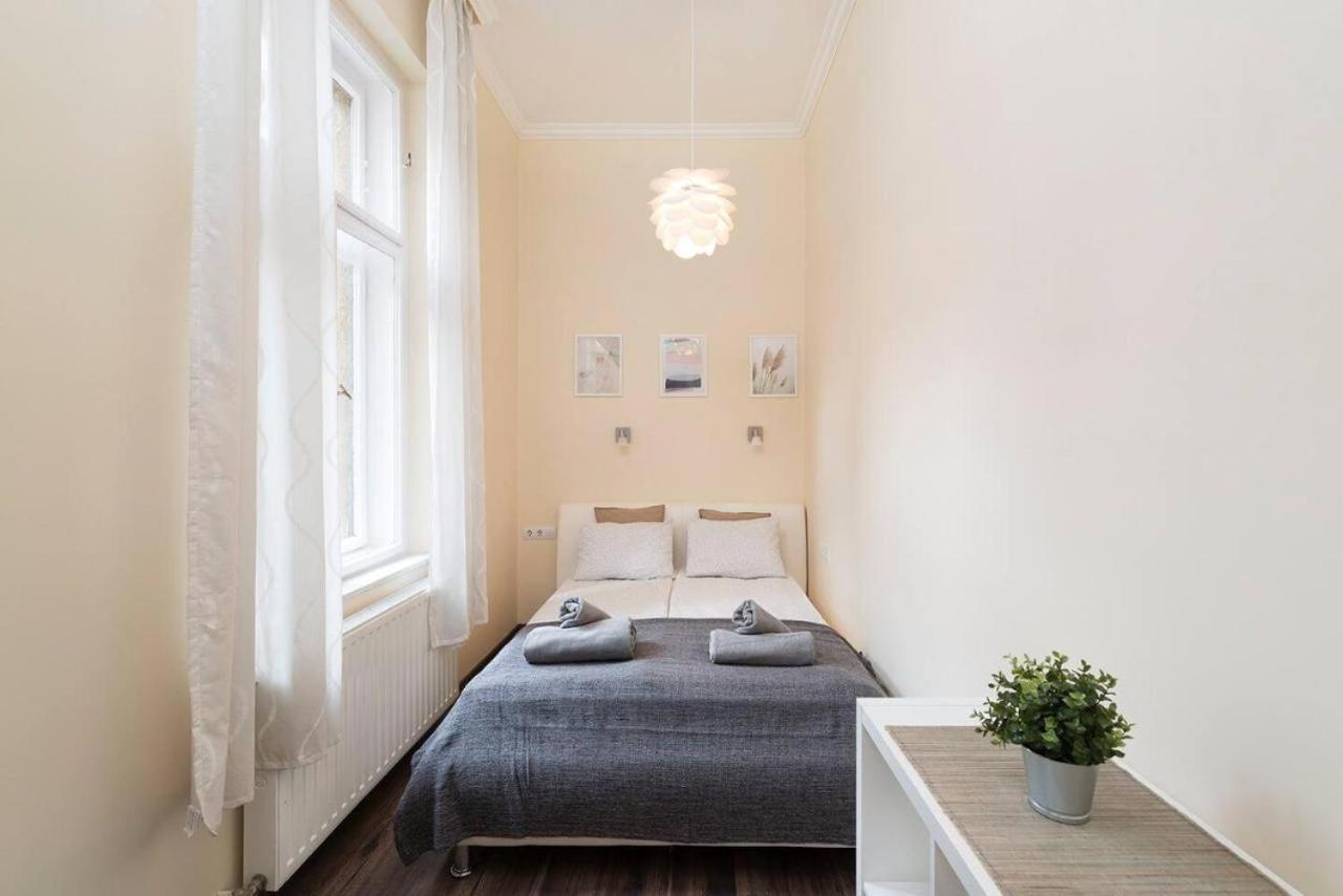 Vaci Street Apartments Budapeste Exterior foto
